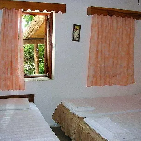 Yuekser Guest house Side